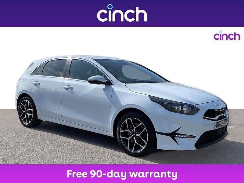White Used 2022 Kia Ceed 3 Hatchback | £14,149 (Fair price) - Image 1/3