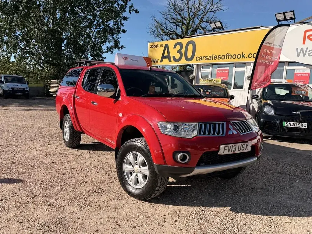 Used Mitsubishi L200 175 HP (128 kW) 2013 Red Pickup