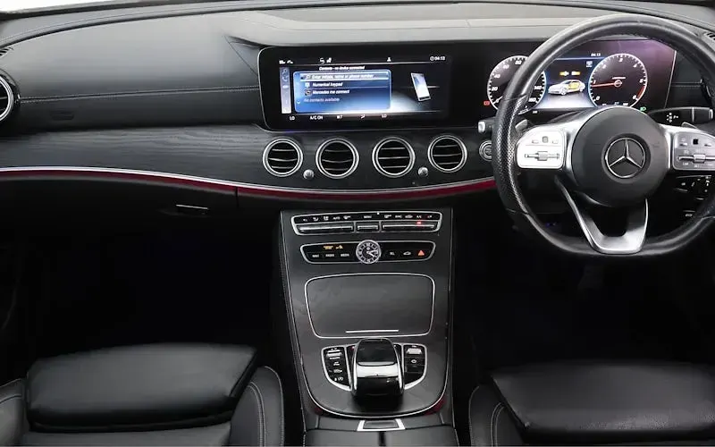 Used Mercedes E220 AMG line 194 HP (142 kW) 2020 White Sedan