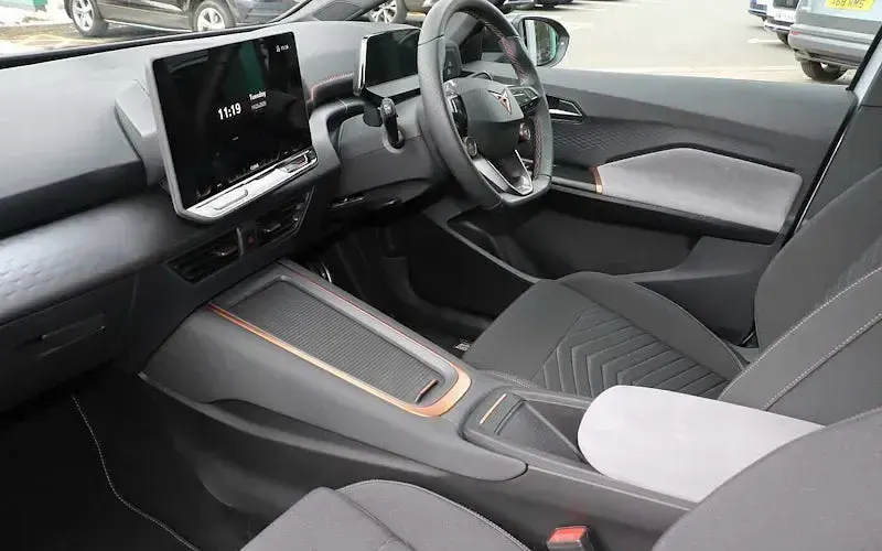 Nuevo Cupra Born e-Boost 169 kW (231 CV) 2026 Plateado Utilitario