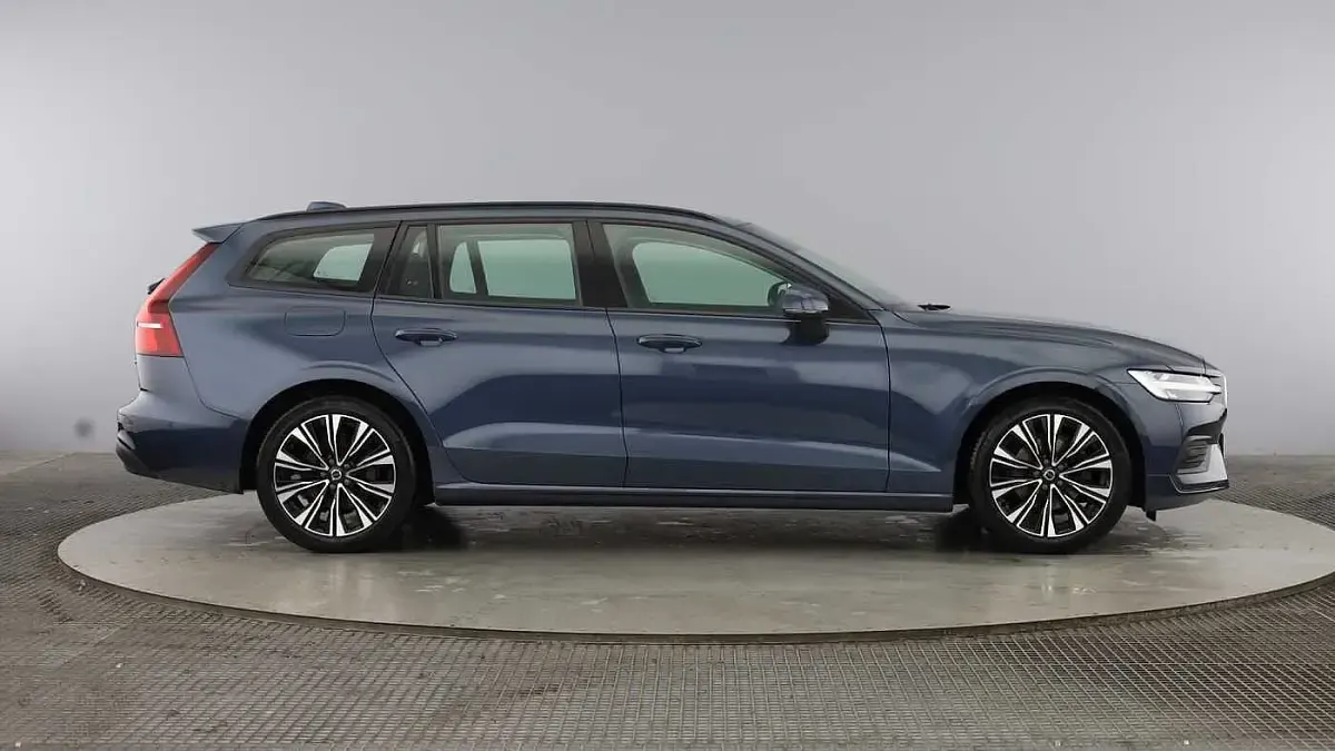 Used Volvo V60 Core 2023 Blue Estate