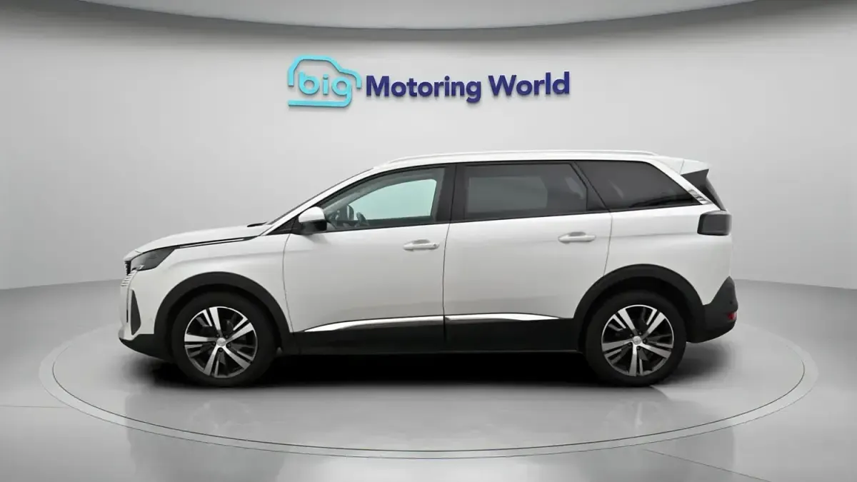 Used Peugeot 5008 Allure Premium 131 HP (96 kW) 2021 White SUV