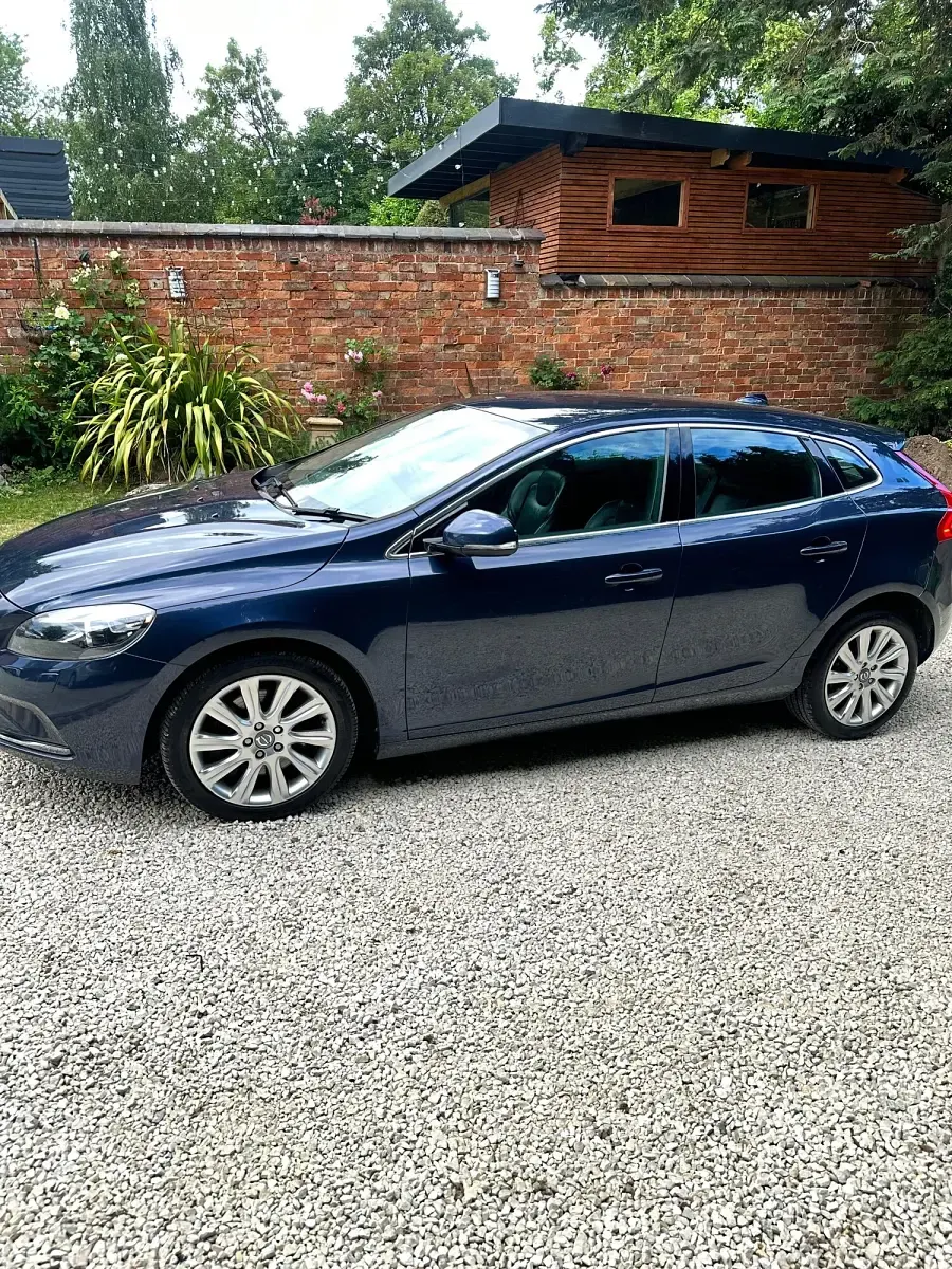 Used Volvo V40 SE Lux 2013 Blue Hatchback