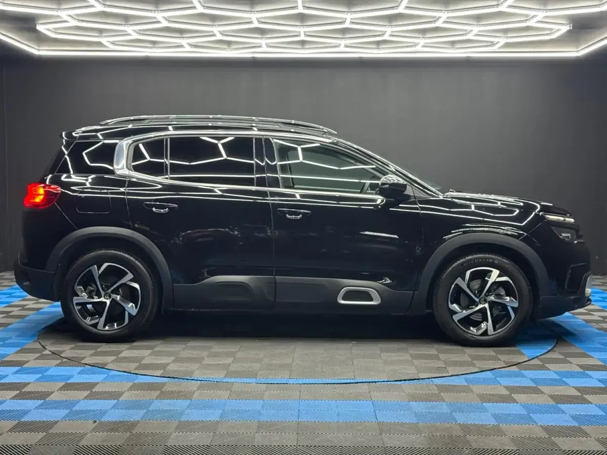 Używany Citroën C5 PureTech 2021 Czarny Hatchback