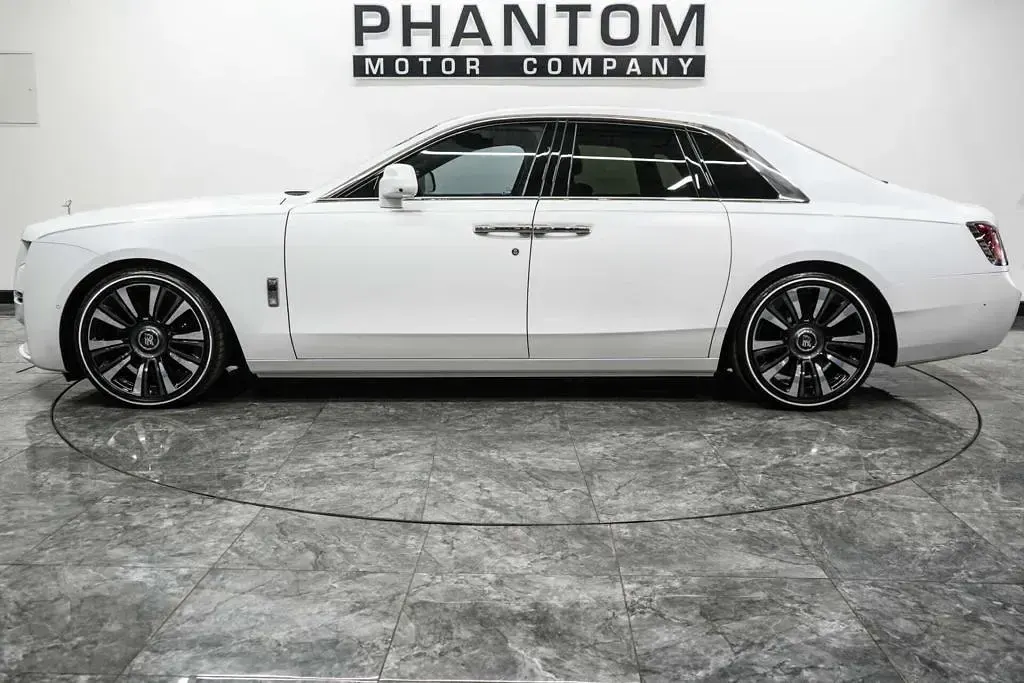 Used Rolls Royce Ghost 571 HP (419 kW) 2025 White Sedan