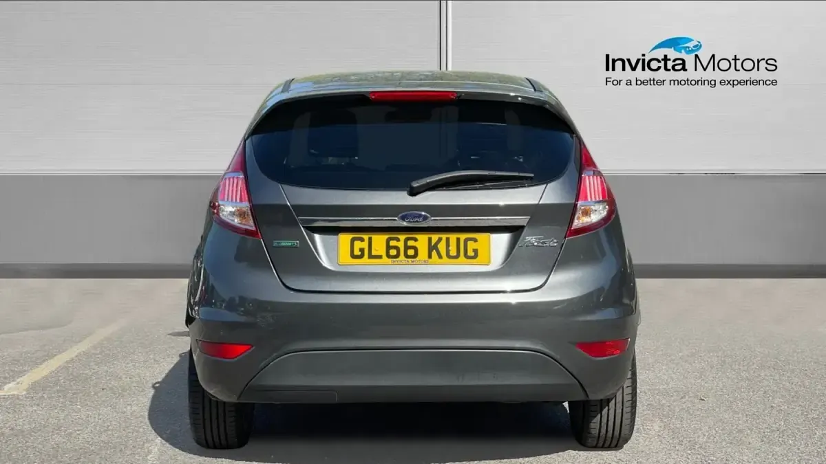 Usado Ford Fiesta Titanium 125 HP (91 kW) 2016 Cinzento Citadino