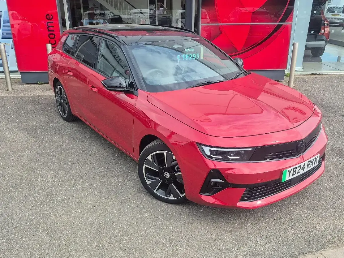 Used Vauxhall Astra Ultimate 113 kW (154 HP) 2024 Red Estate