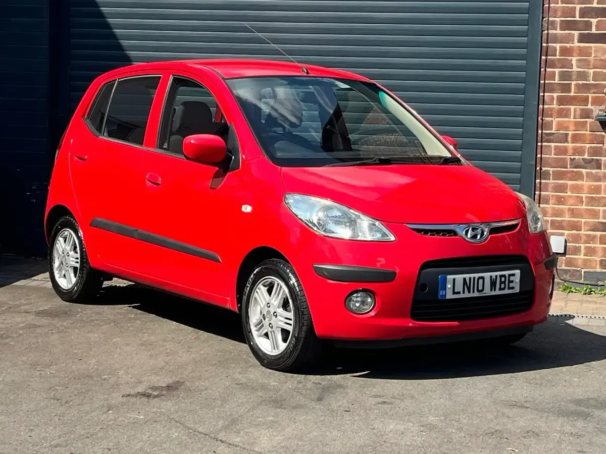 Used Hyundai i10 Comfort 77 HP (56 kW) 2010 Red Hatchback