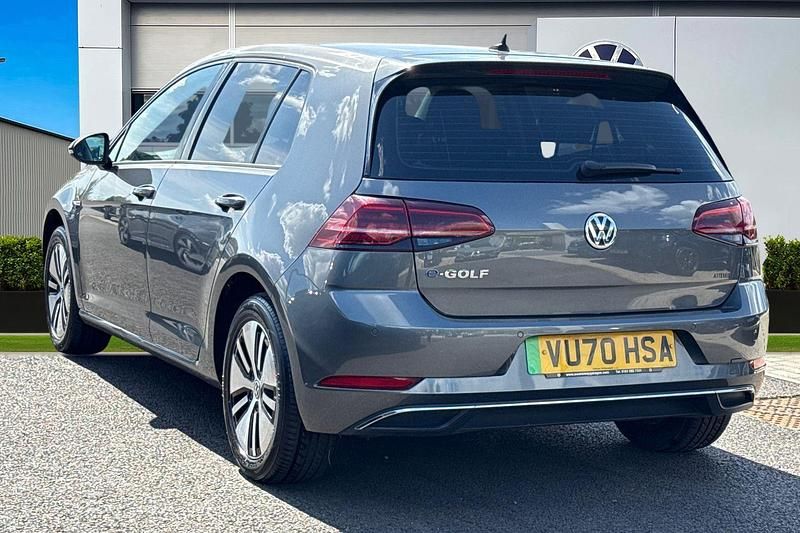 Usado VW e-Golf 99 kW (135 HP) 2020 Cinzento Citadino