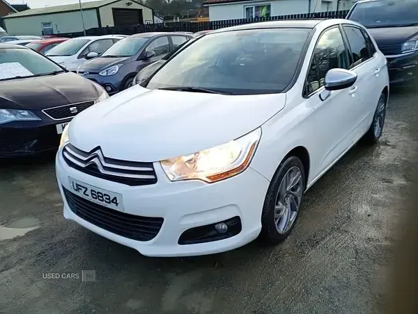 Used Citroën C4 SELECTION 2014 White Hatchback
