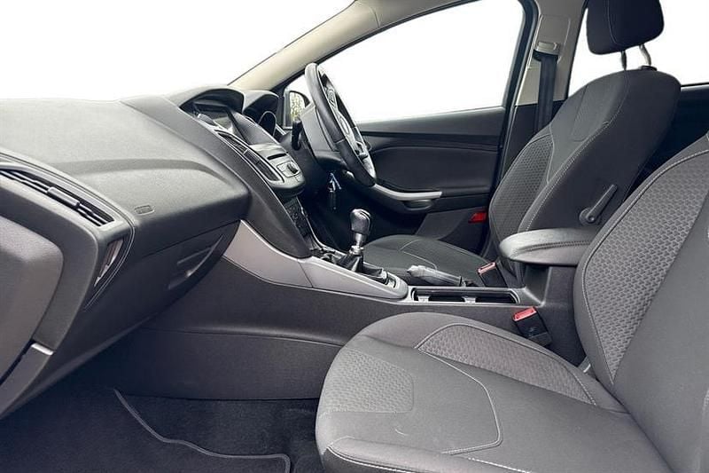 Used Ford Focus Zetec 125 HP (91 kW) 2018 Blue Hatchback