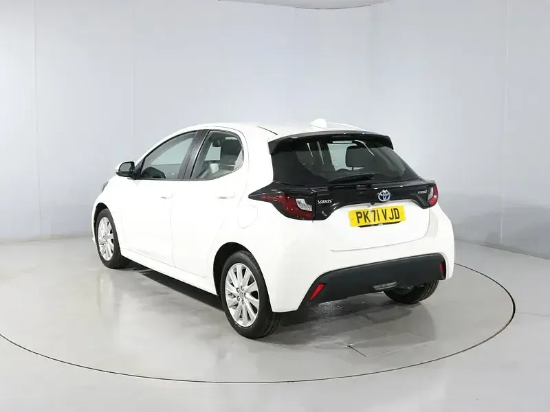 Used Toyota Yaris 116 HP (85 kW) 2021 White Hatchback