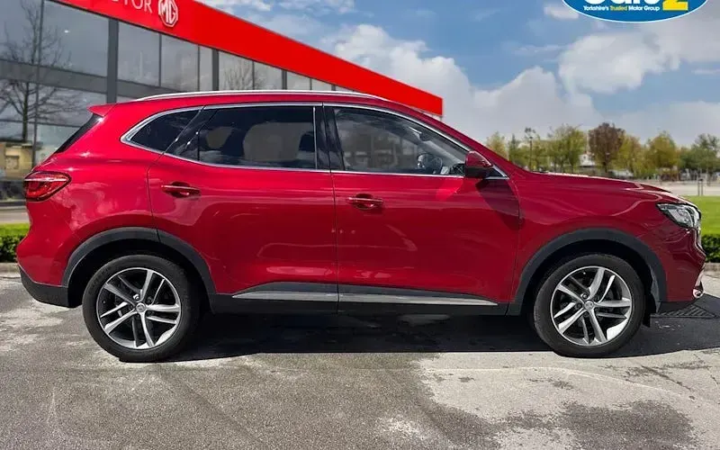 Begagnad MG HS Exclusive 162 HK (119 kW) 2023 Röd SUV