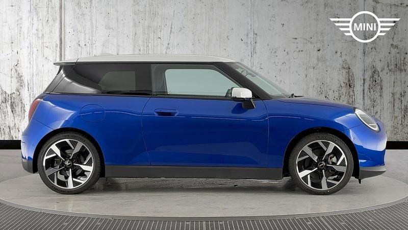 Used Mini Cooper SE Hatch 158 kW (215 HP) 2024 Blue Hatchback