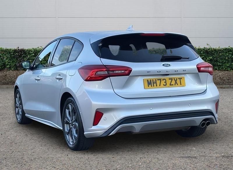 Begagnad Ford Focus ST-Line 2024 Silver Halvkombi