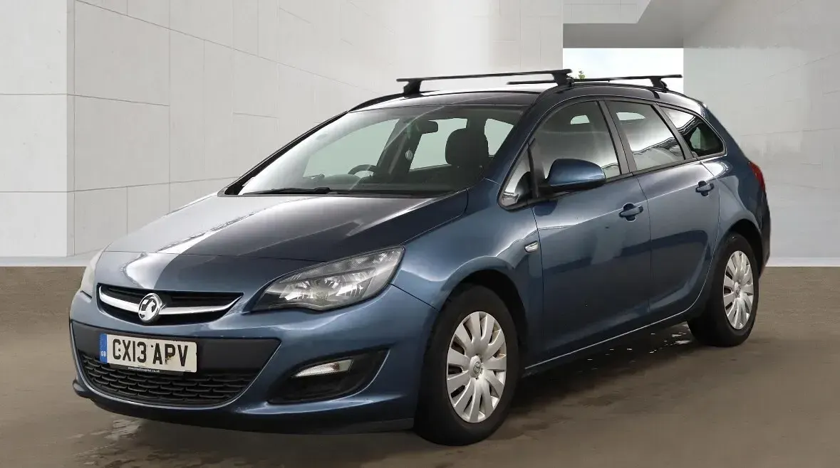 Used Vauxhall Astra S 130 HP (95 kW) 2013 Blue Estate
