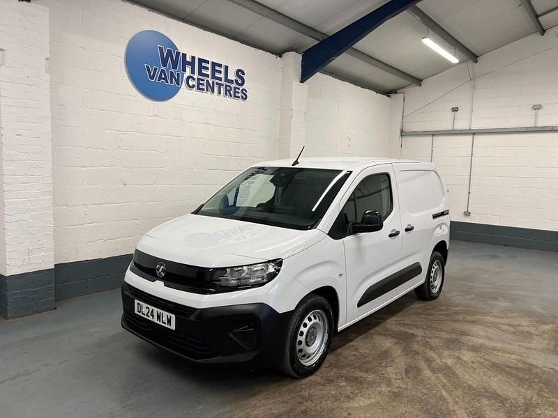White Used 2024 Vauxhall Combo S MPV | £13,790 (Fair price) - Image 1/4