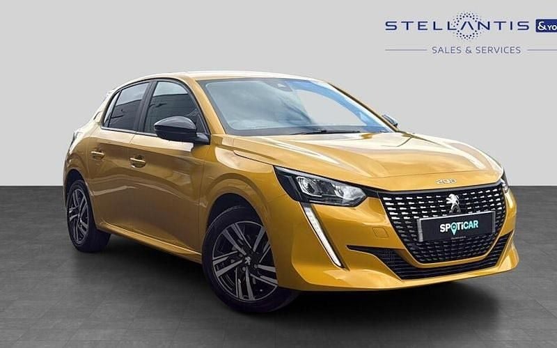 Used Peugeot 208 Active+ 102 HP (75 kW) 2023 Yellow Hatchback