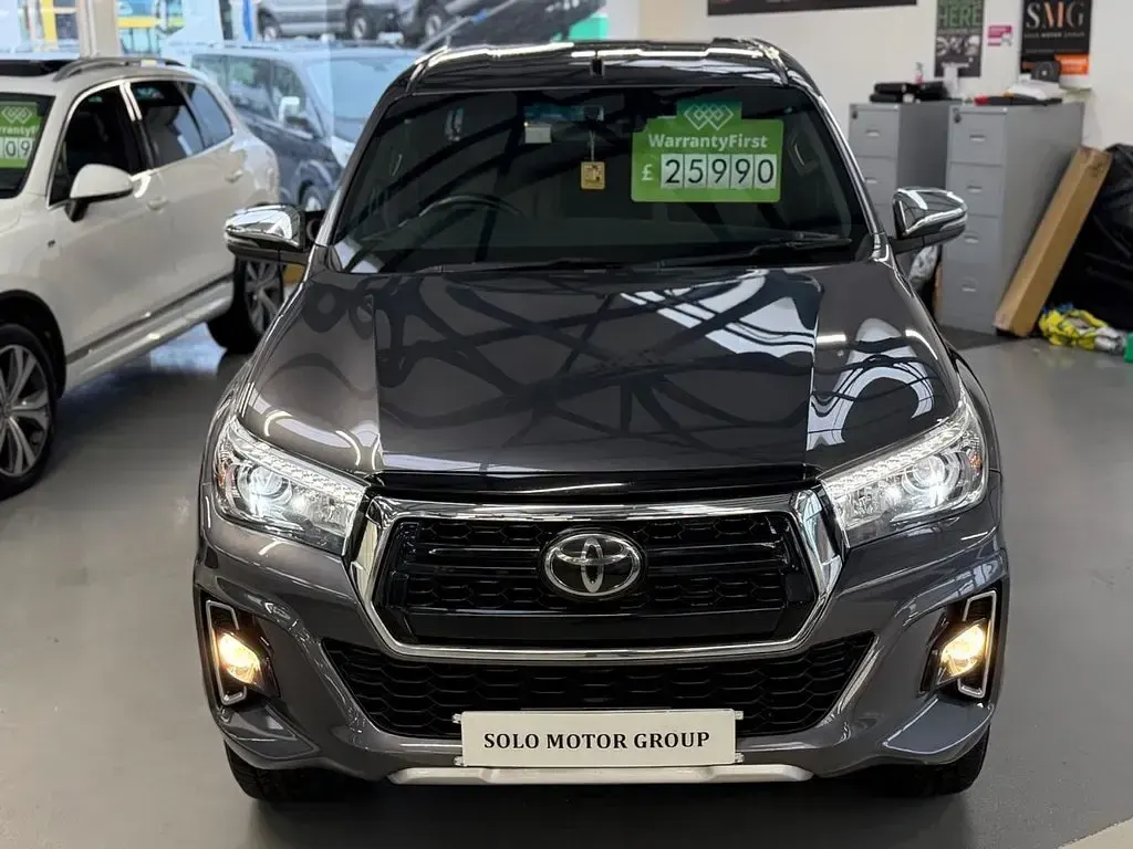 Used Toyota HiLux 150 HP (110 kW) 2019 Grey Pickup