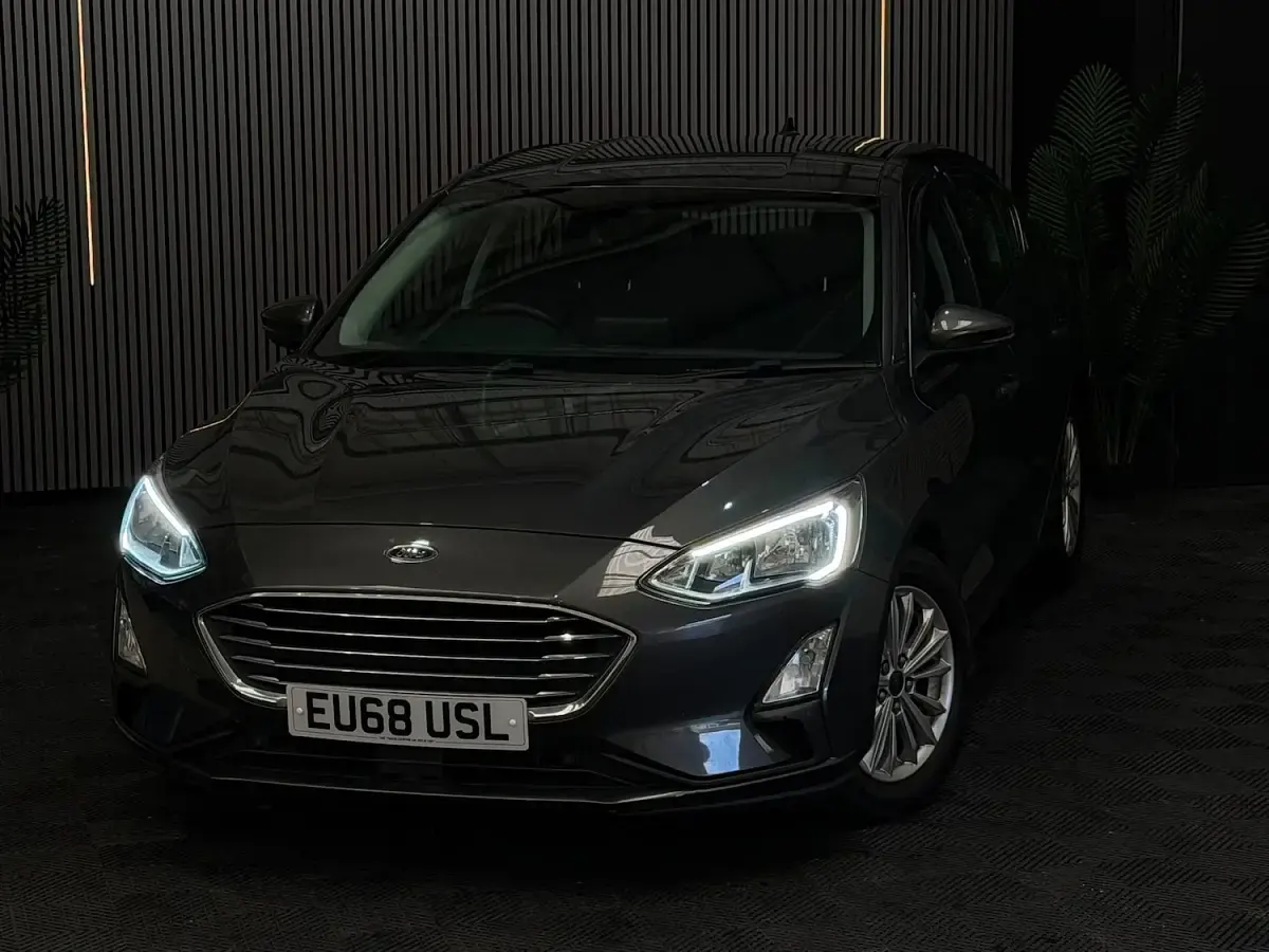 Used Ford Focus Titanium 125 HP (91 kW) 2018 Grey Hatchback