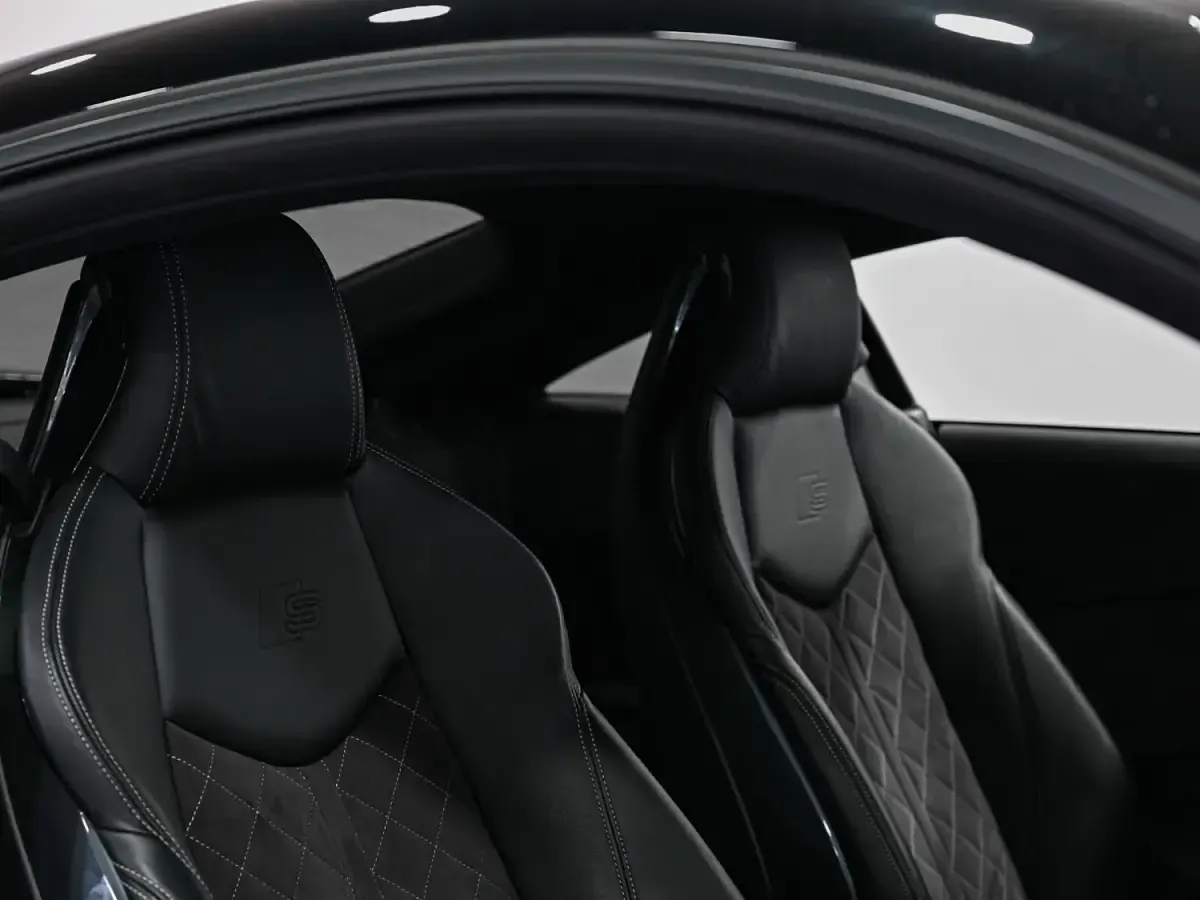 Begagnad Audi TT Black Edition 197 HK (144 kW) 2022 Svart Sportkupé