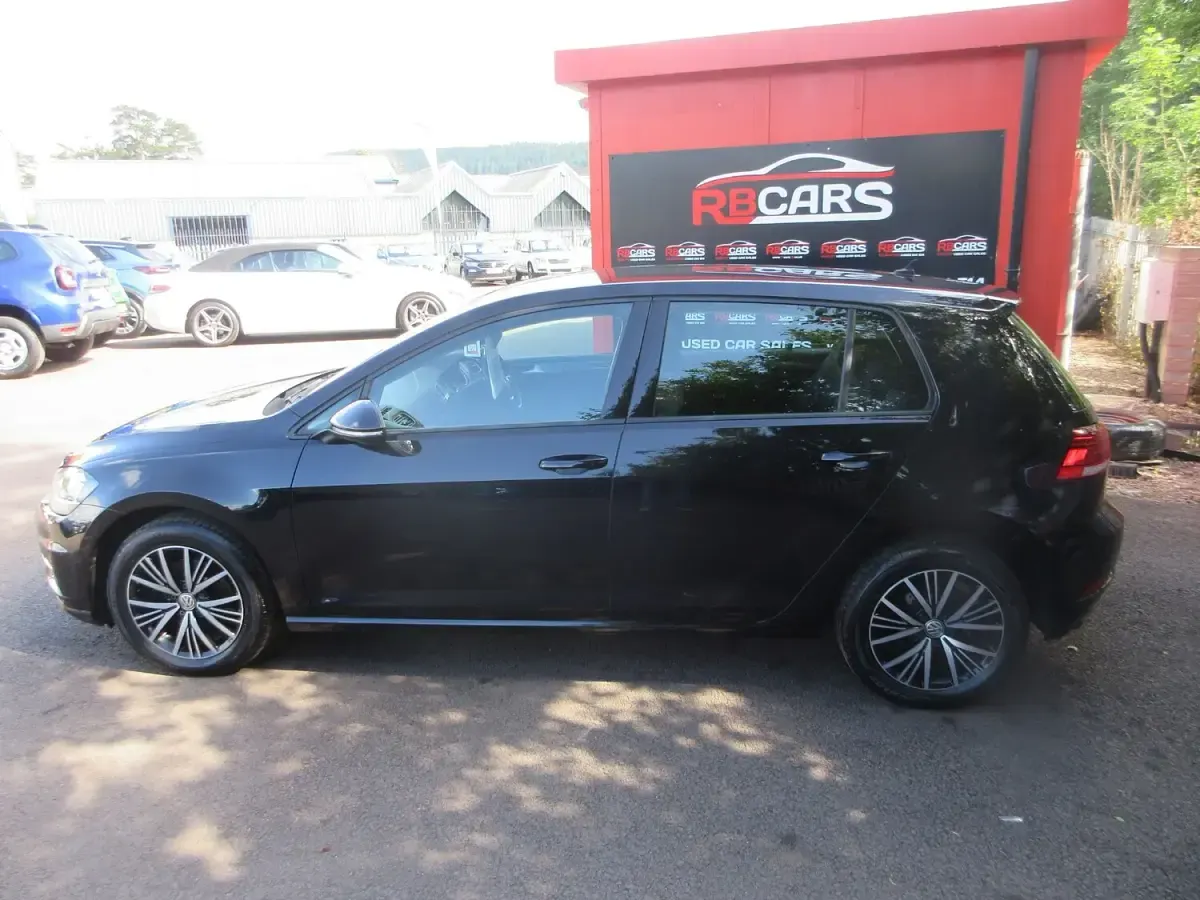 Used VW Golf VII SE 115 HP (84 kW) 2017 Black Hatchback