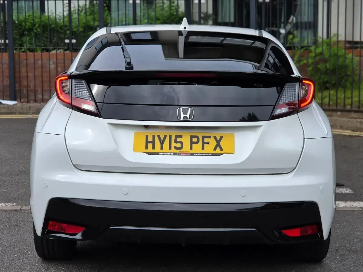 Used Honda Civic SE Plus 120 HP (88 kW) 2015 White Hatchback