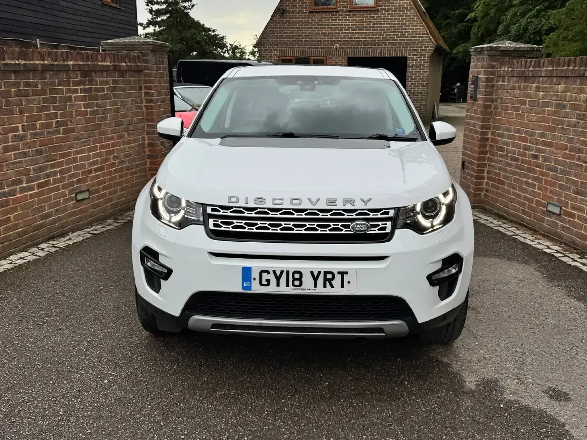 Used Land Rover Discovery 5 HSE 300 HP (220 kW) 2018 White SUV
