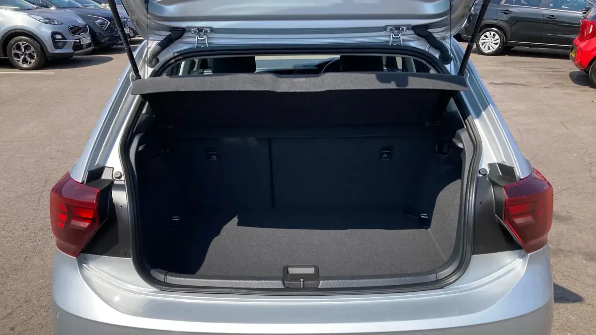 Used VW Polo Life 95 HP (69 kW) 2022 Silver Hatchback