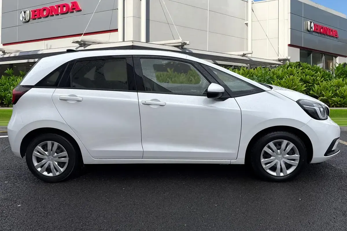 Used Honda Jazz Hybrid 109 HP (80 kW) 2020 White Hatchback