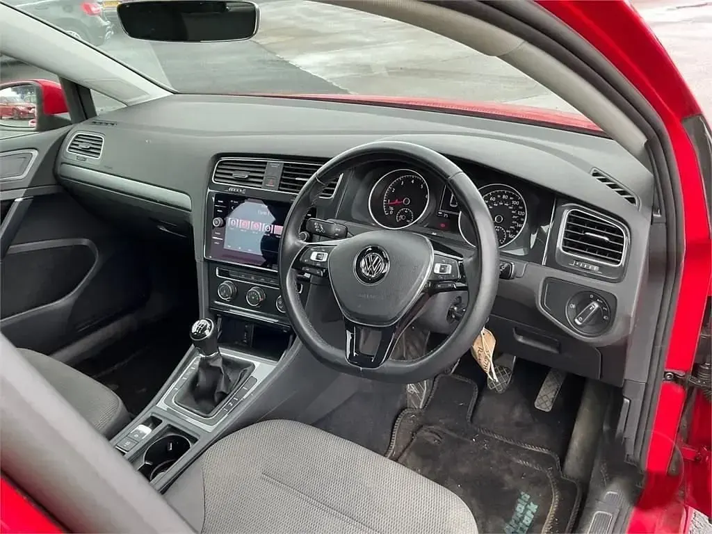 Używany VW Golf VII SE 125 KM (91 kW) 2017 Czerwony Hatchback