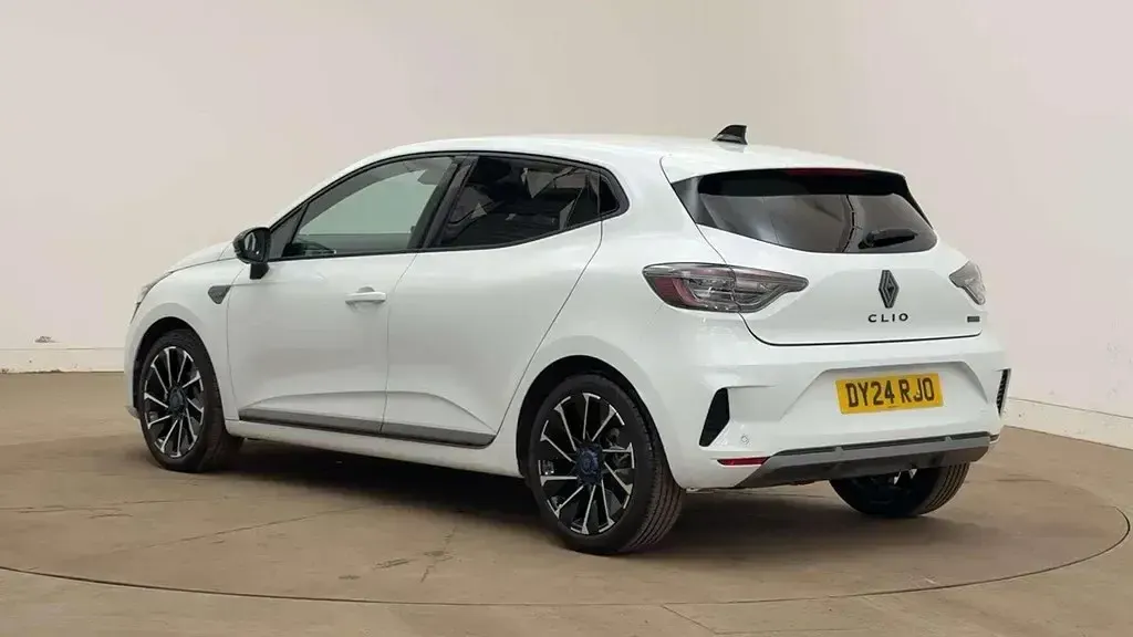 Used Renault Clio V Esprit Alpine 143 HP (105 kW) 2024 White  Hatchback