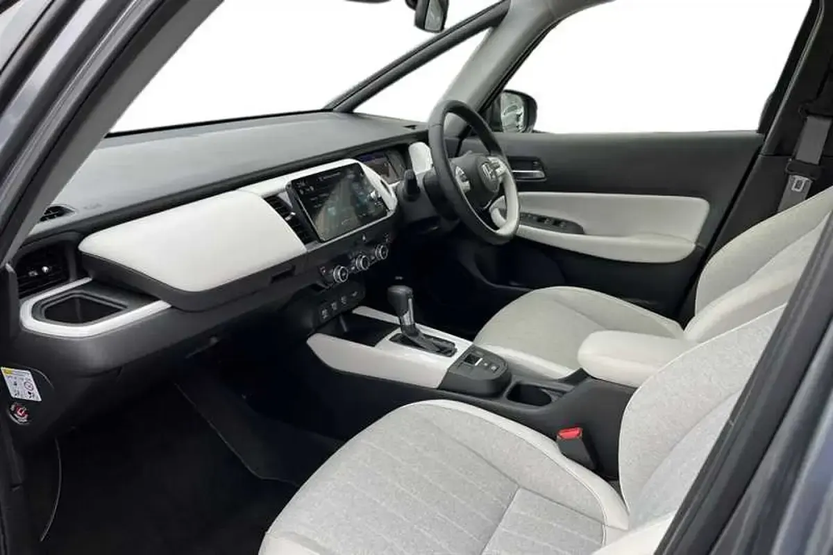 Second-hand Honda Jazz Hybrid 109 CP (80 kW) 2020 Polished metal Hatchback
