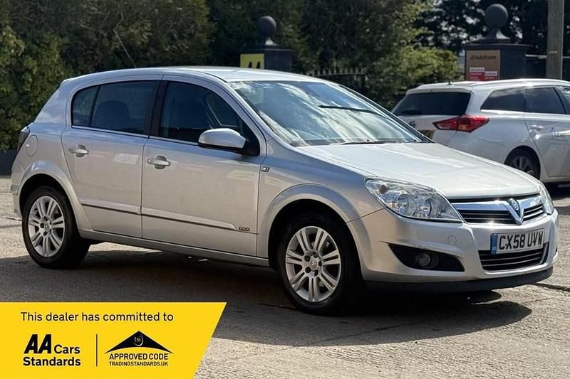 Used Vauxhall Astra Design Edition 2008 Silver Hatchback