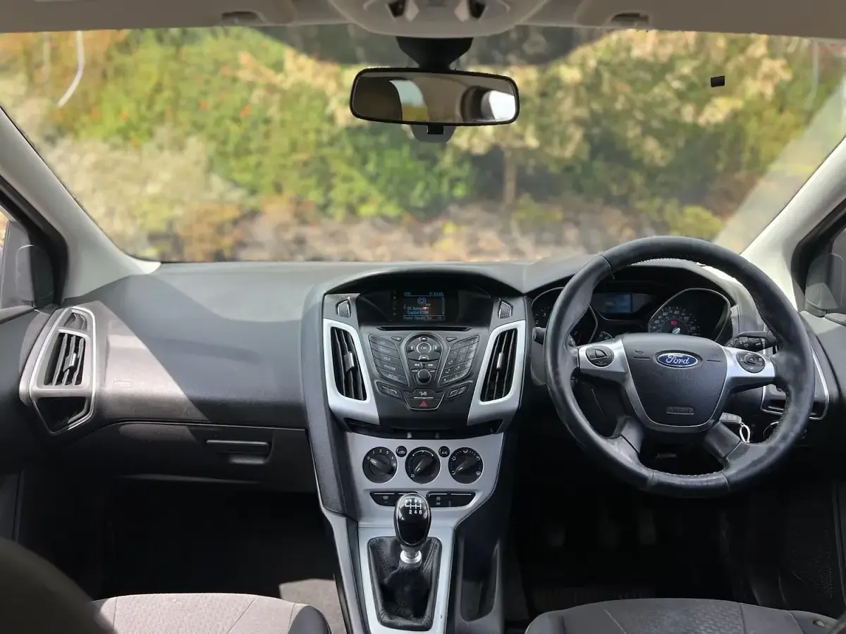 Used Ford Focus Zetec 123 HP (90 kW) 2014 Silver Hatchback