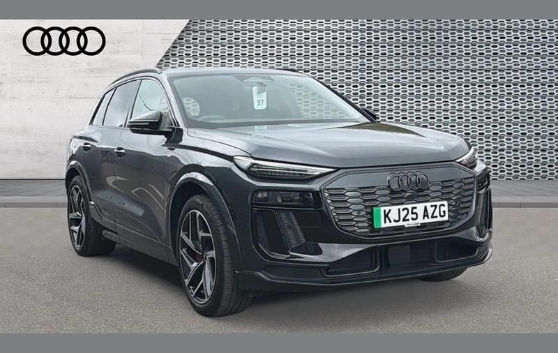 Begagnad Audi Q6 e-tron Performance 225 kW (306 HK) 2025 Grå SUV