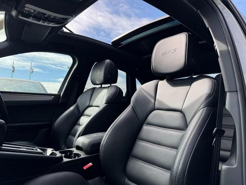 Used Porsche Macan 440 HP (323 kW) 2023 Grey SUV