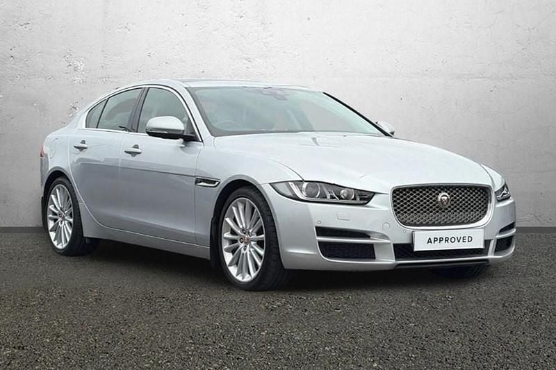 Used Jaguar XE Portfolio 180 HP (132 kW) 2017 Silver Sedan