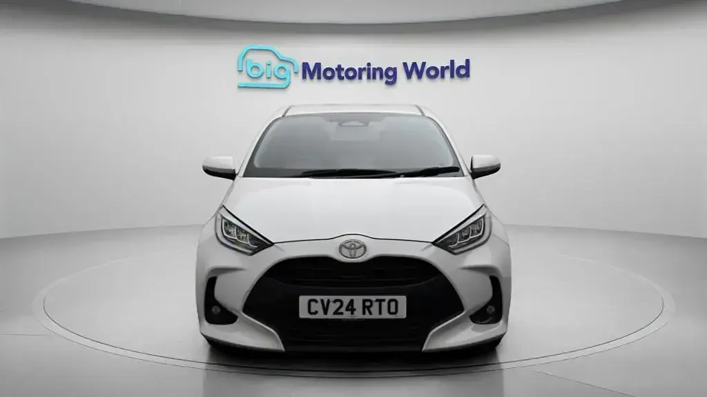Used Toyota Yaris Design 116 HP (85 kW) 2024 White Hatchback