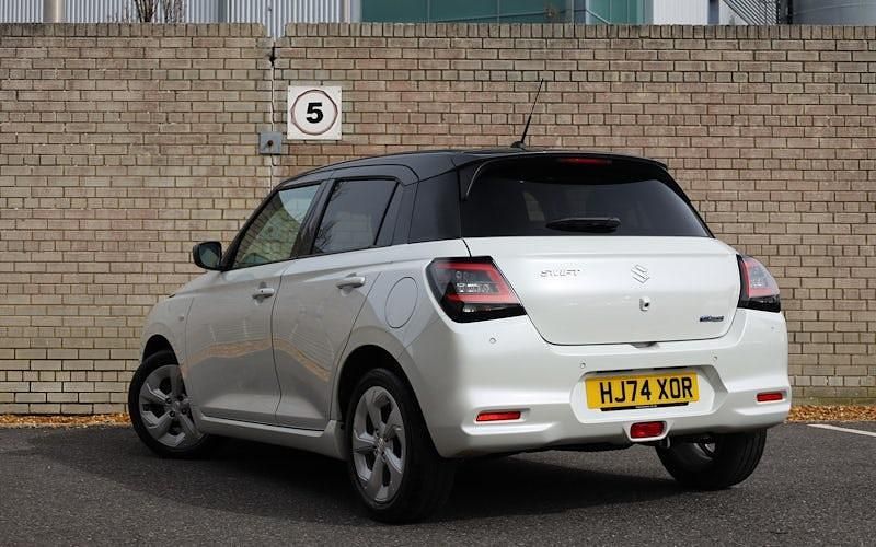 Used Suzuki Swift 82 HP (60 kW) 2025 Pure white/mineral grey Hatchback