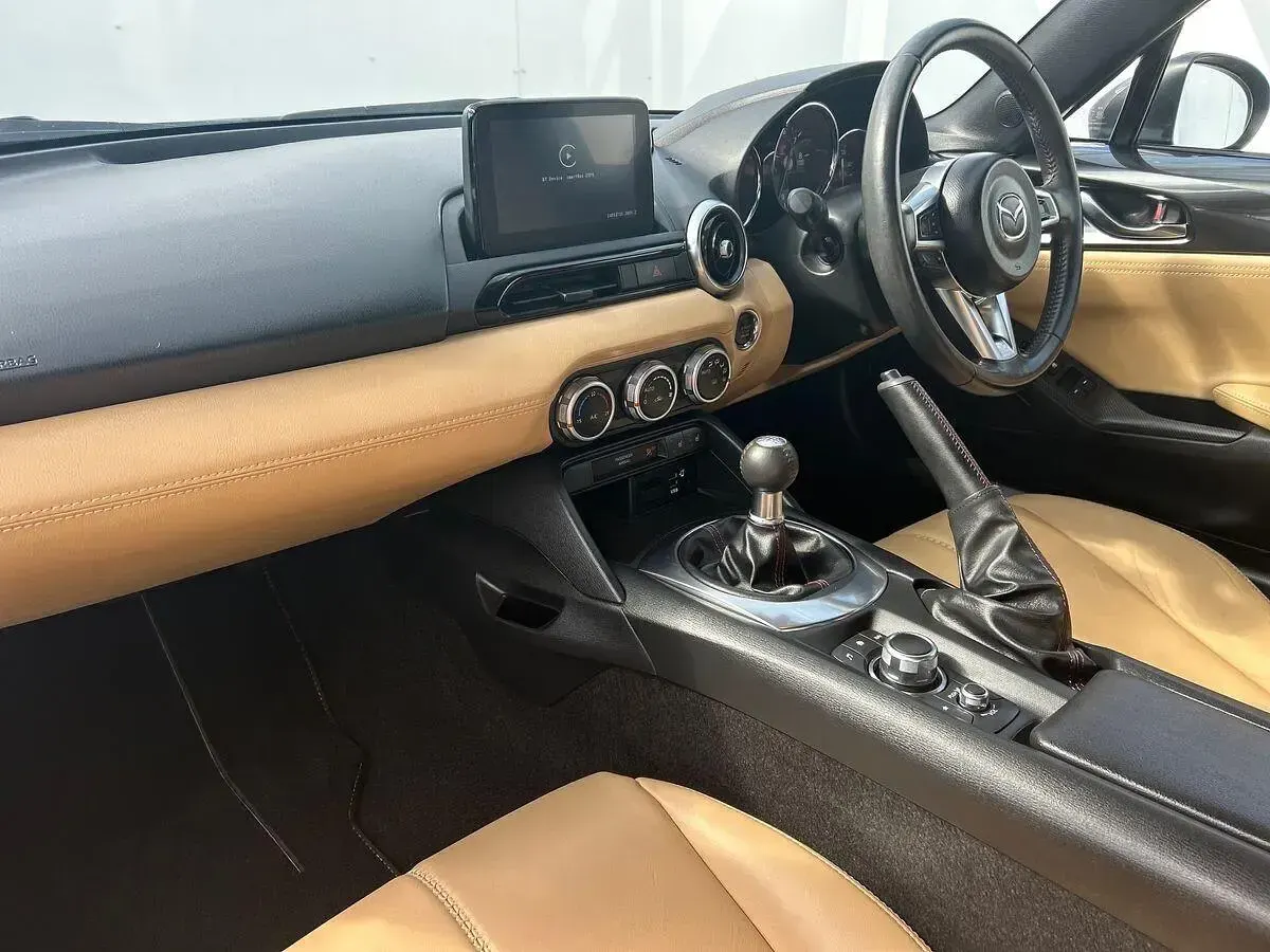 Used Mazda MX5 Inclusive 184 HP (135 kW) 2019 Grey Cabriolet