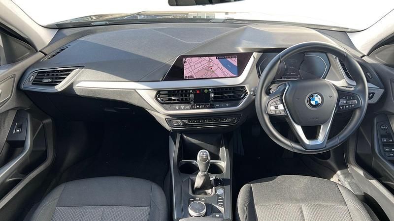 Gebraucht BMW 118 Sport Line 134 PS (98 kW) 2021 Schwarz Kleinwagen