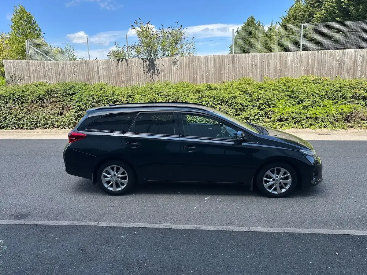 Used Toyota Auris Sport 90 HP (66 kW) 2014 Grey Estate