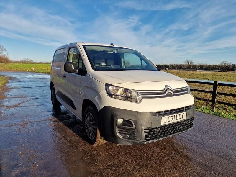White Used 2021 Citroën Berlingo MPV | £9,495 (Super price) - Image 1/4