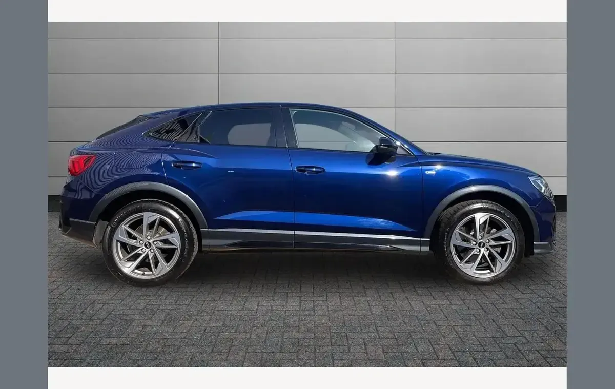 Used Audi Q3 Advanced 241 HP (177 kW) 2022 Blue SUV