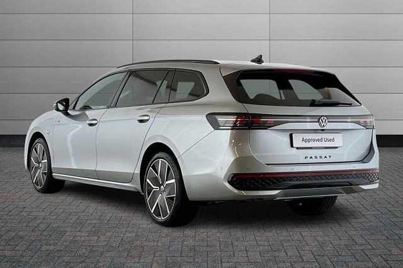 Used VW Passat Black Edition 204 HP (150 kW) 2025 Oyster silver Estate