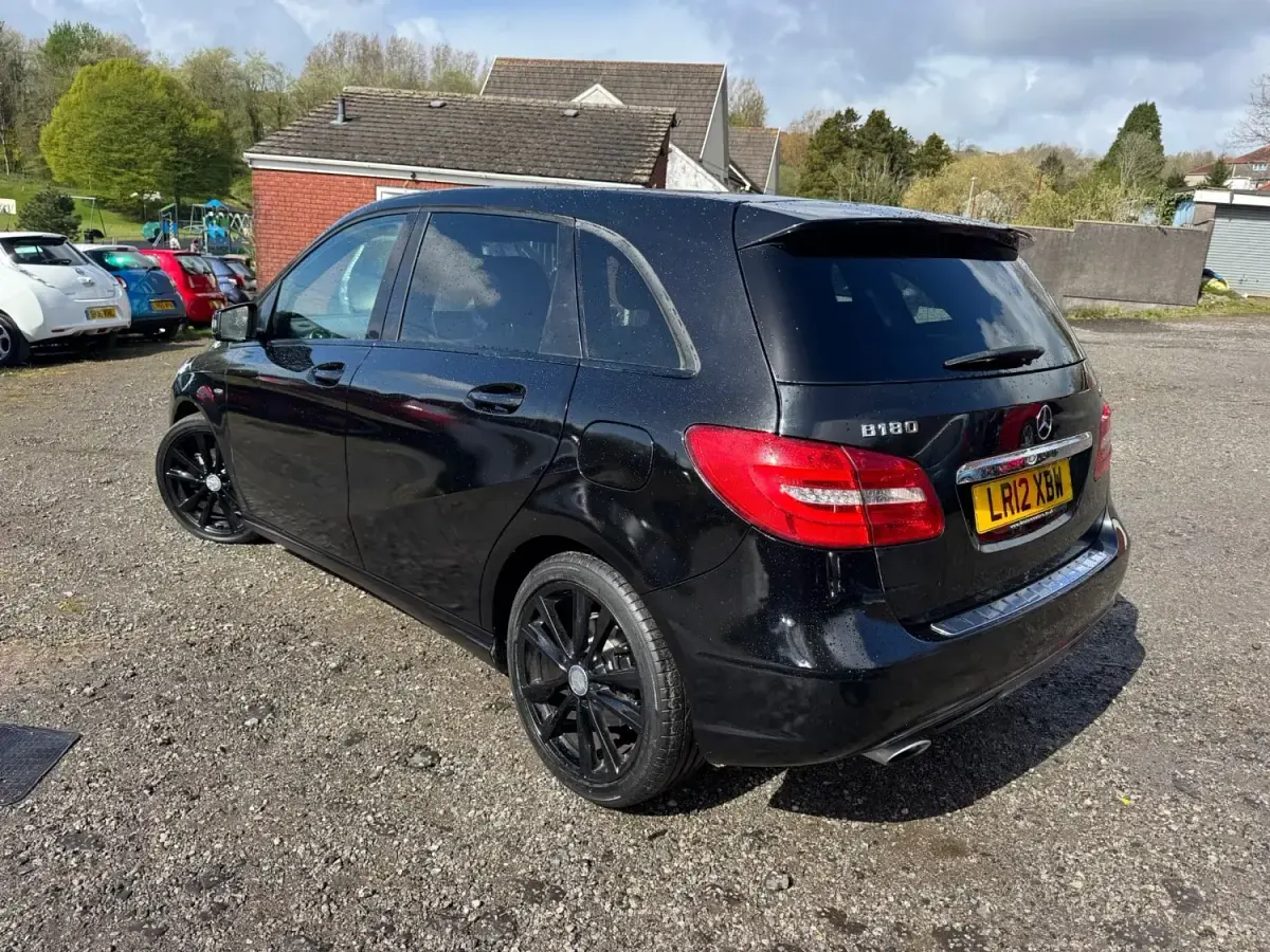 Begagnad Mercedes B180 109 HK (80 kW) 2012 Svart Minibuss