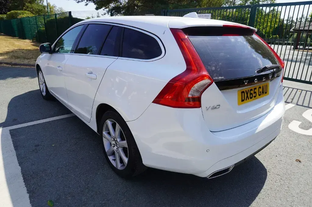 Used Volvo V60 SE Lux 2015 Estate