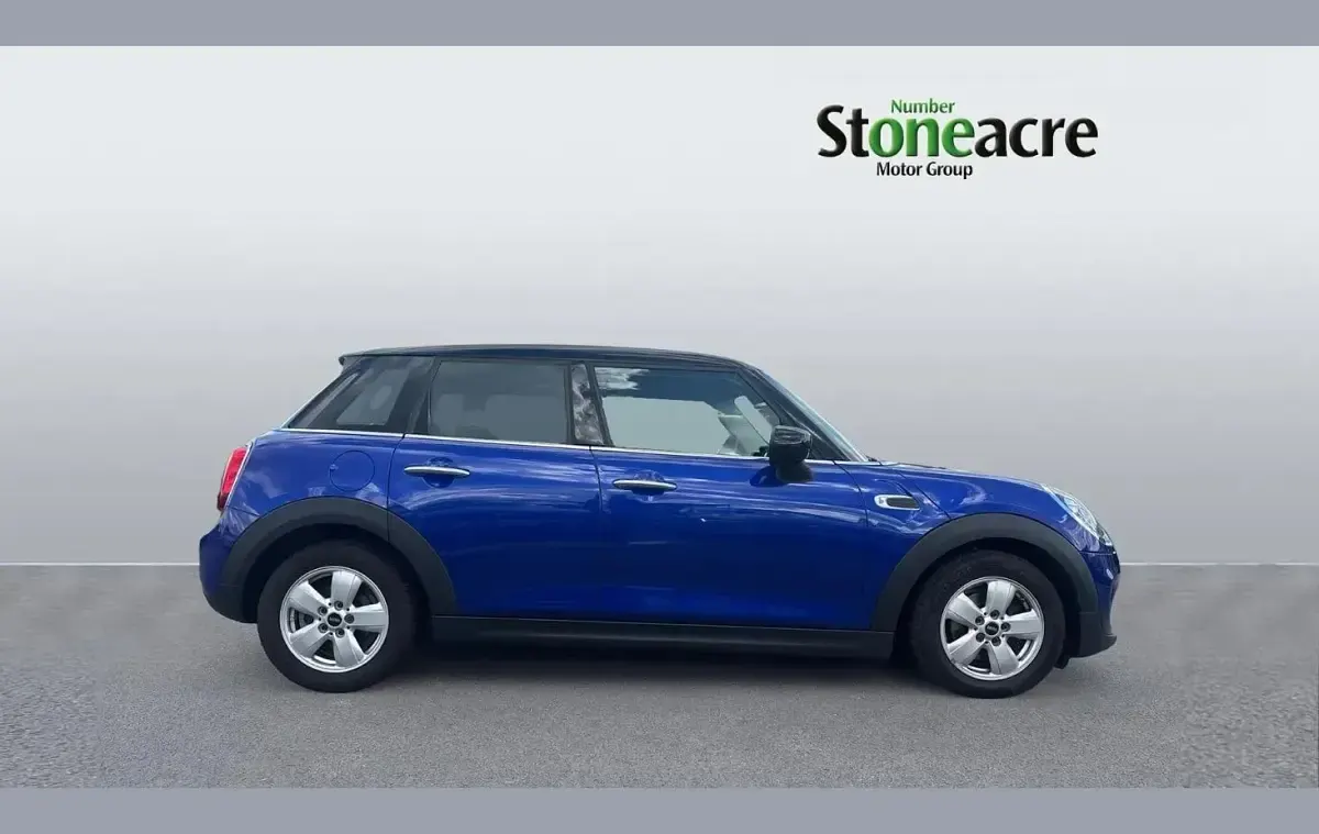 Used Mini Cooper Classic 134 HP (98 kW) 2020 Blue Hatchback