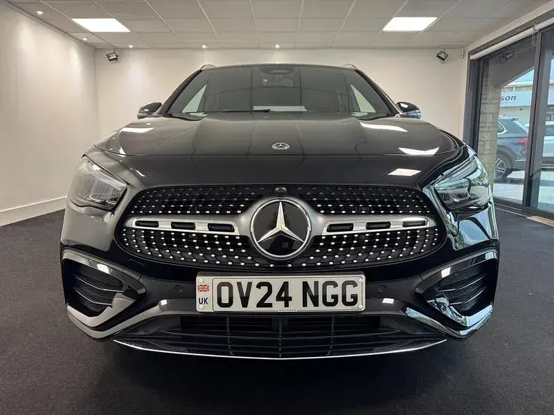 Used Mercedes GLA200 Executive 163 HP (119 kW) 2024 Black SUV